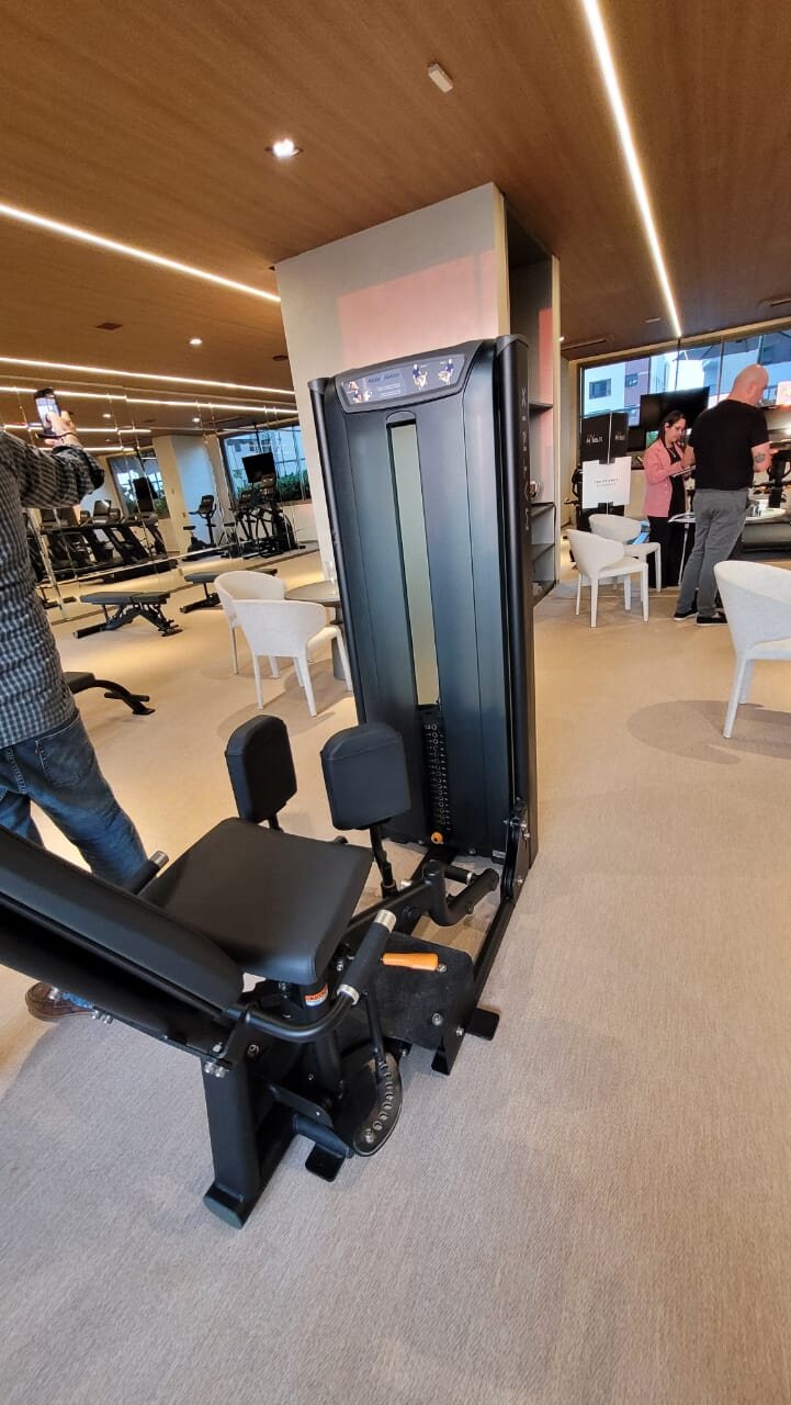 Equipamento de musculação da academia da Casa Ibirapuera