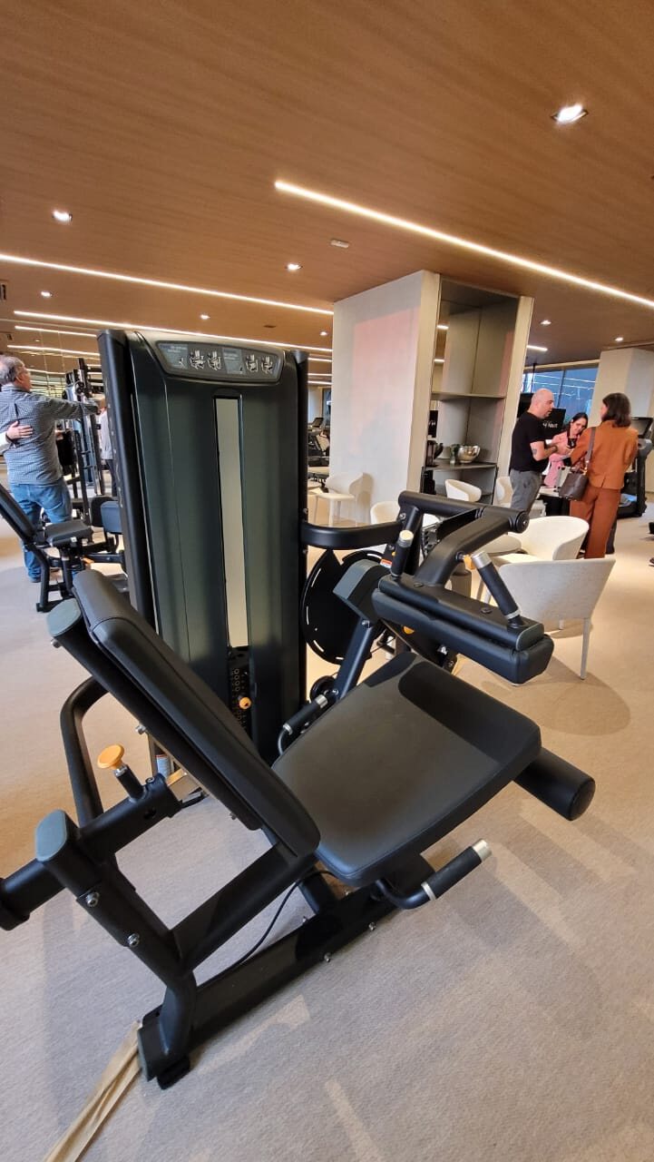 Equipamento de musculação da academia da Casa Ibirapuera